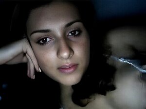 Petite arabe taquine