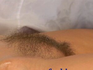 Massage Rooms Femme mûre avec chatte poilue jouie