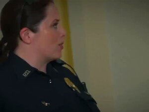 Les plaintes de bruit anal d'une MILF allemande amateur rendent les