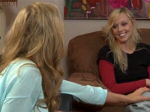 GirlfriendsFilms Julia Ann séduit une nouvelle locataire lesbienne
