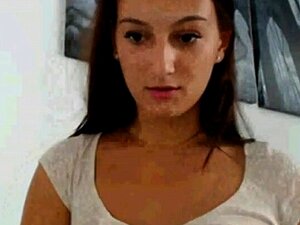 Talkinabout une fille taquine du Monténégro