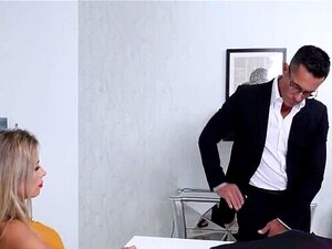 La belle-mère chaude Shalina Devine a baisé le collecteur de dettes