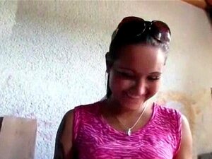 La mignonne nana au corps serré Agata se fait baiser dans la zone de