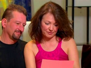 Des échangistes matures sympathisent à une soirée échangiste. Des