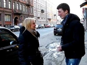 Pénétration profonde dans un trou mouillé. Le trou mouillé d'une