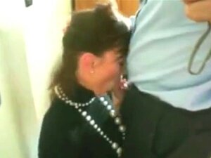 Secrétaire Coquine Suce Son Patron. Laissez-vous tenter par cette