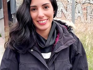 La beauté espagnole Linda del Sol se fait sodomiser par Torbe sur