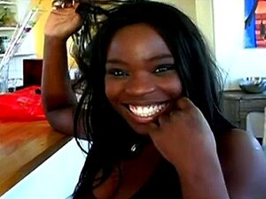 Casting porno Black cutie 18 Y.O : fille française mignonne et timide