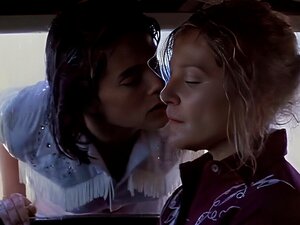 Regardez ces stars éblouissantes explorer leurs désirs dans le