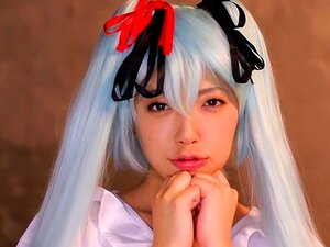 Ayane Okura dans Beautiful Milky Cosplay Girl partie 1.2