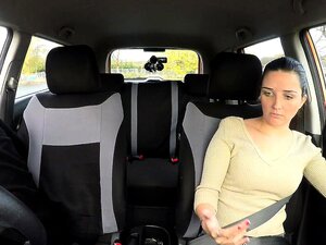 Faux conducteur d'université de conduite, le pire conducteur se fait