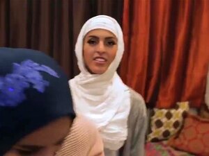 Sexe de grapher pour la première fois. Des nymphes arabes chaudes
