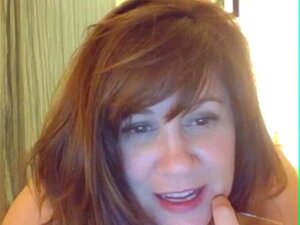 MILF très chaude en cam. MILF très chaude en cam