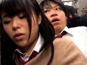 Regardez de coquines Asiatiques et Japonaises amateur chevaucher des