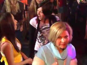 Baiser dans une boîte de nuit