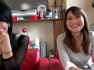 Lesbiennes de 35 ans Aoi et Reiko adorent la chatte (non censurée)