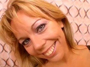 Maman en chaleur et bien foutue suce une bite fraîche