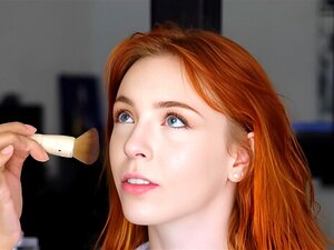 BTS d'une salope rousse Madi Collins et de son amie noire avec une