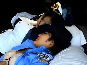 (FC) * * * deux filles jouent mollement