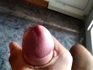 ????Le Mec est Exhibitionniste et Se Branle devant La Fenêtre et Les