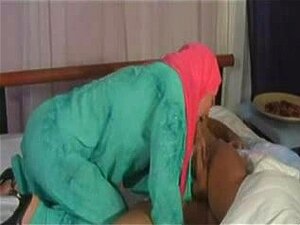 Baise arabe dans le lit