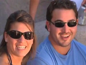 Des couples échangistes coquins font une fête sauvage dans la