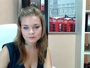 beauté russe se déshabille