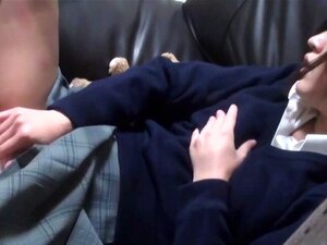 Étudiante asiatique regardée. Étudiante asiatique regardée pendant