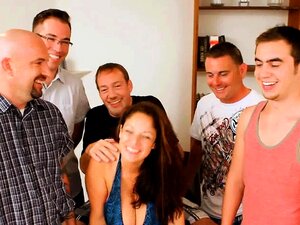 Raquel Raxxx Giant Blowbang Avec Gros Nichons Bukkake