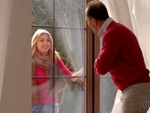 OLD4K. Jolie vidéo vieille et fraîche dans laquelle un homme habile