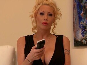 Dirty Masseur : Masseur To The Stars, Candy Manson est quelqu'un qui