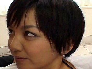 La mignonne Meguru Kosaka se fait baiser avec ses gros seins