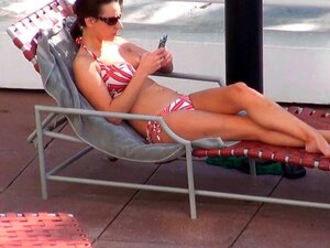 Petite salope coquine prend du sexe hardcore comme jeu très spécial