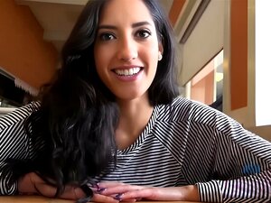 Chloe Amour: Latina amateur et rasée lors d'un rendez-vous dans un