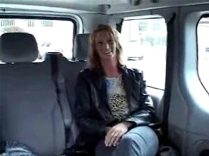 Une fille mûre baise pour de l'argent. Une fille mature baise pour de