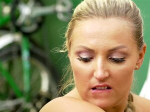 Une nana touristique européenne se fait baiser. Une nana touristique