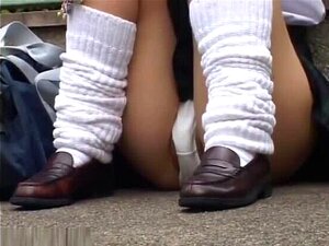 Pute japonaise suprême en public