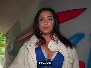 Agent public Cutie espagnole POV en plein air fellation publique