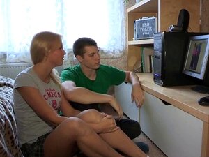 Un très bel inconnu à la grosse bite a acheté cette douce