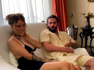 Étudiante passionnée essaie le sexe anal pour la première fois