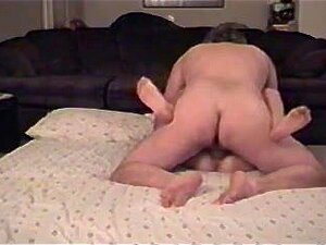 Ce couple baise hardcore sur le joli grand lit, Ma copine au gros cul