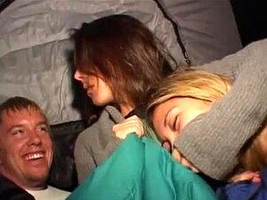 Page Morgan est une blonde amateur aux longs cheveux qui