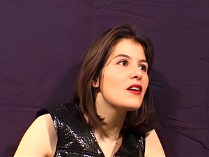 Lola française amateur et poilue (première partouze). super orgasme