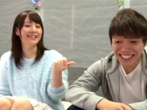 Couple asiatique japonais joue au porno dans la salle de verre 32.