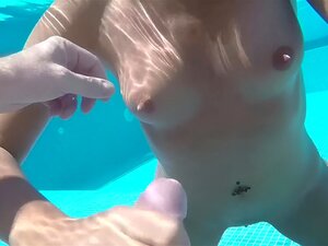 Plongez dans l'aventure aquatique la plus intense alors qu'une déesse