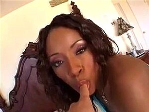 Ayana Angel dans un dp