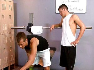 Les gays sexy Hunter et Mike baisent sauvagement