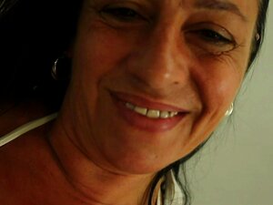 UNE MILF PAWG CHEVAUCHE UNE GROSSE BITE NOIRE