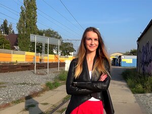 Agent Public Elle est sans culotte et se fait baiser durement