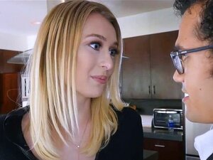 La copine polonaise baise son patron pour faire une promo à son mec
